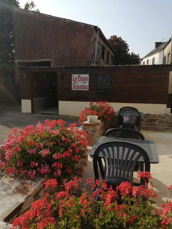 Le Casse Noisettes Hotel Gourin Exterior photo